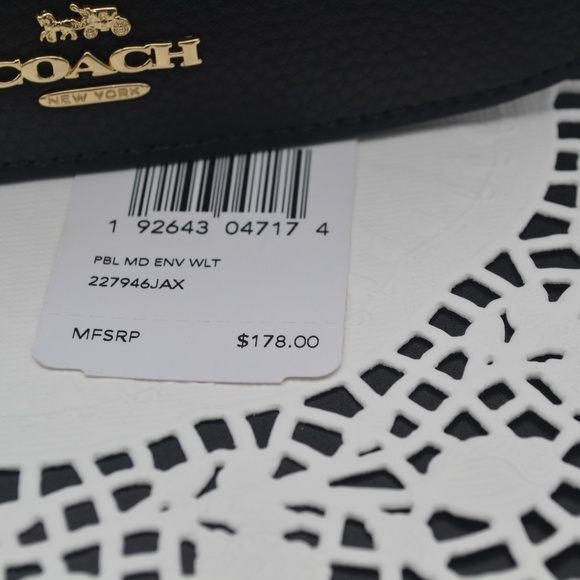 COACH Medium Wallet NWT - Picture 3 of 5